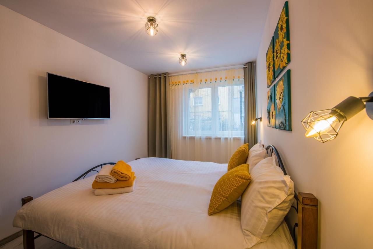 Kitty Sunflower Apartment Alba Iulia Exterior photo